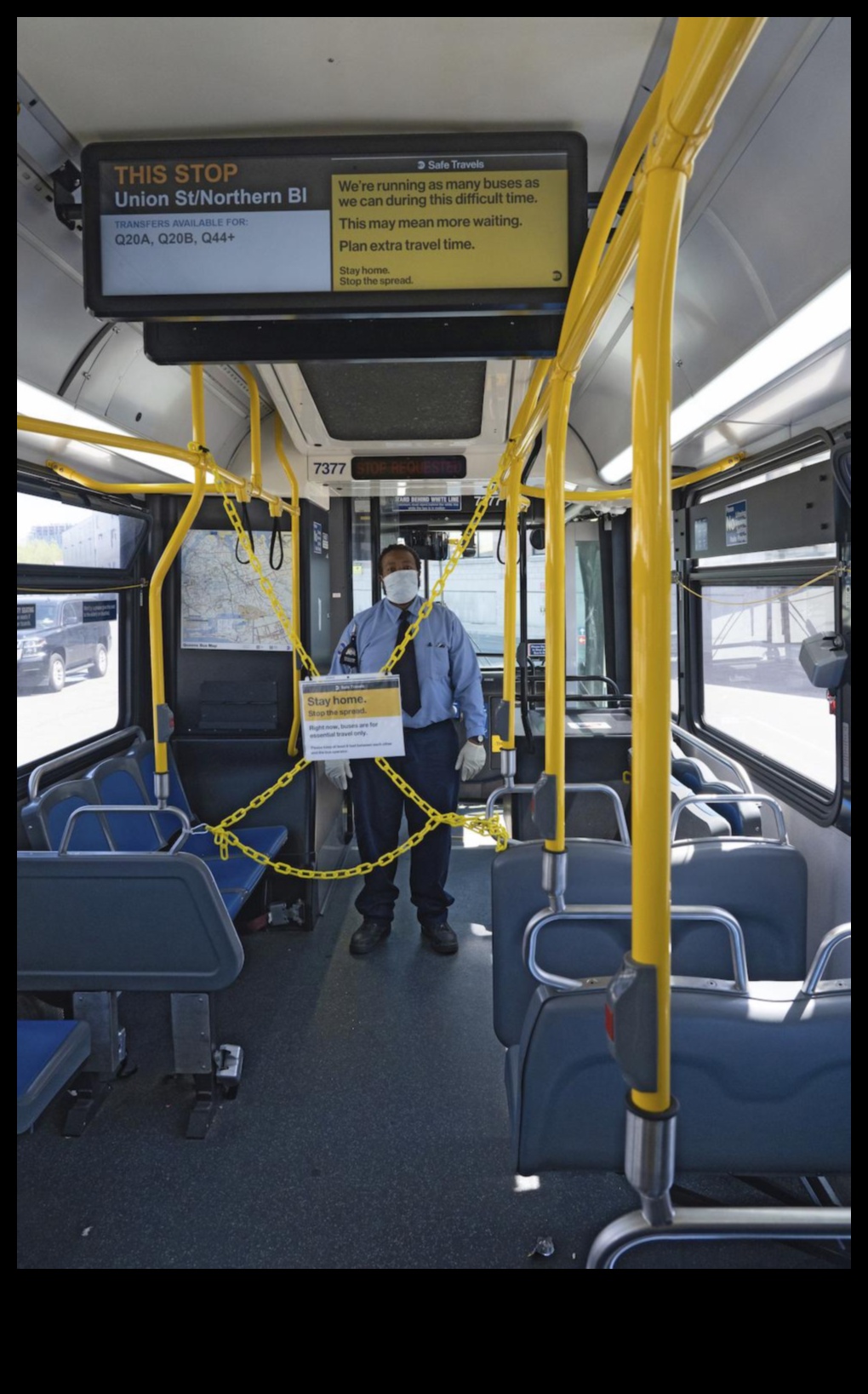 Autobusu pieturas un stāsti: hronikas no sabiedriskā transporta braucējiem