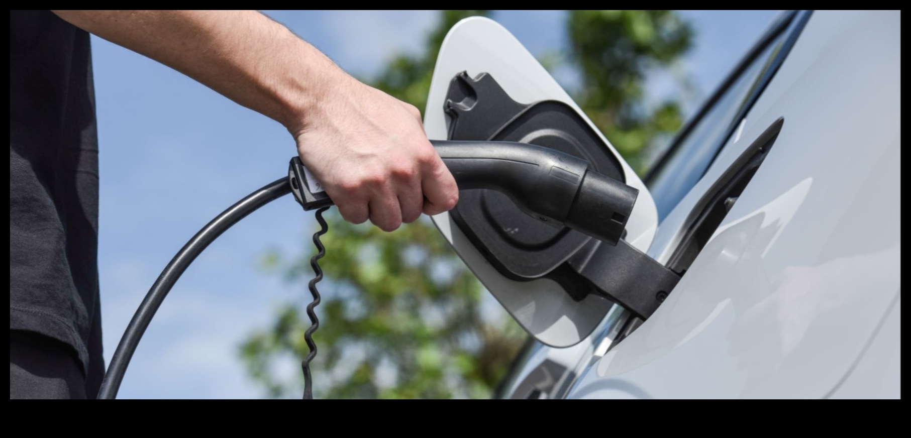 Videi draudzīgas bēgšanas: elektriskie automobiļi kā ilgtspējīgu ceļojumu aizbildņi