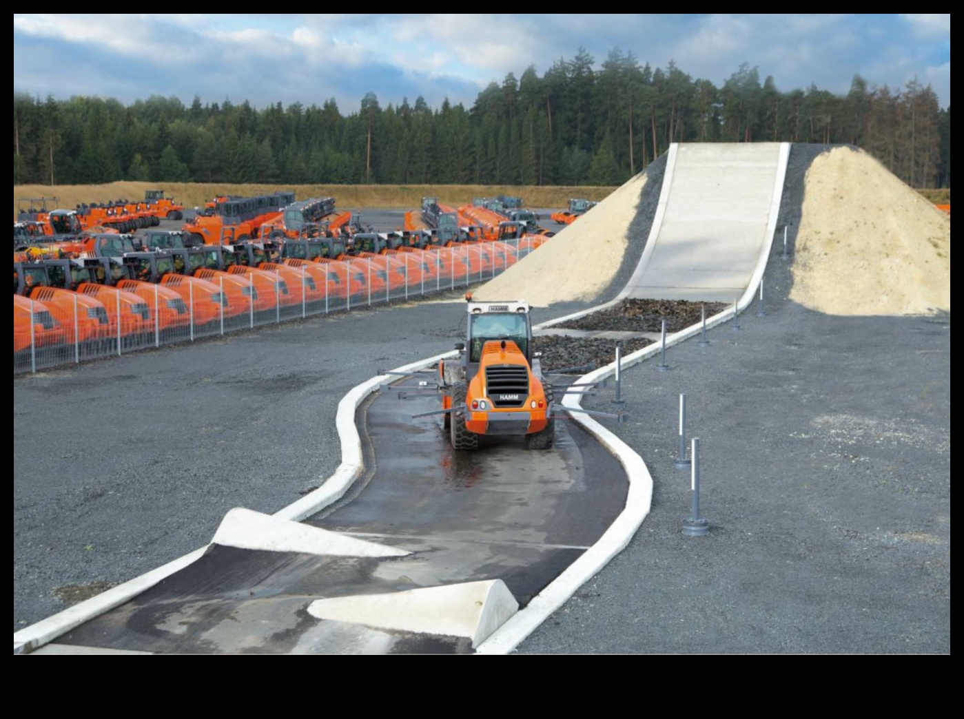 Aiz ietves: izpētiet nelīdzenu reljefu ar autonomiem apvidus braucējiem