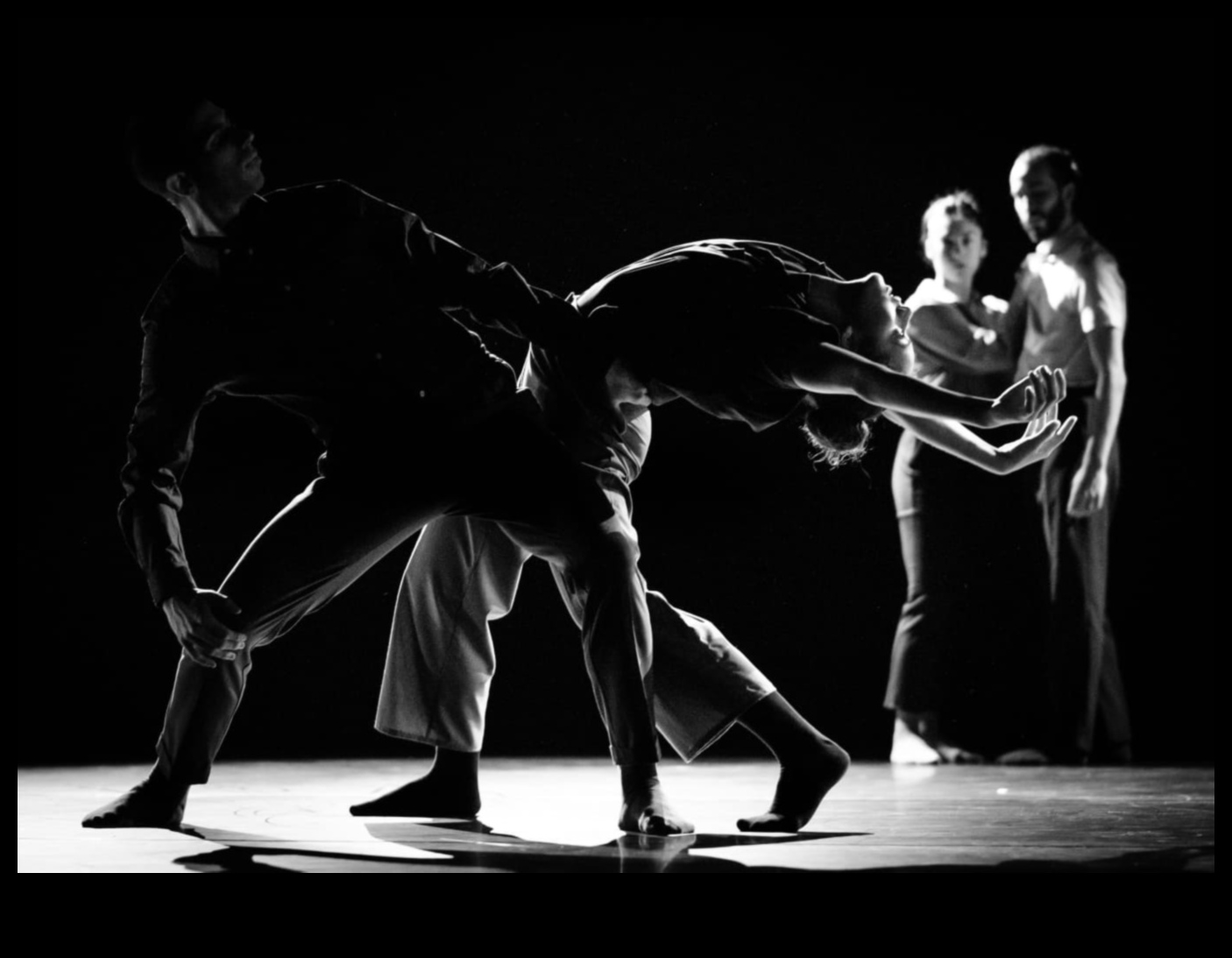 Metamorfiskās kustības: abstraktās mākslas dinamiskā deja