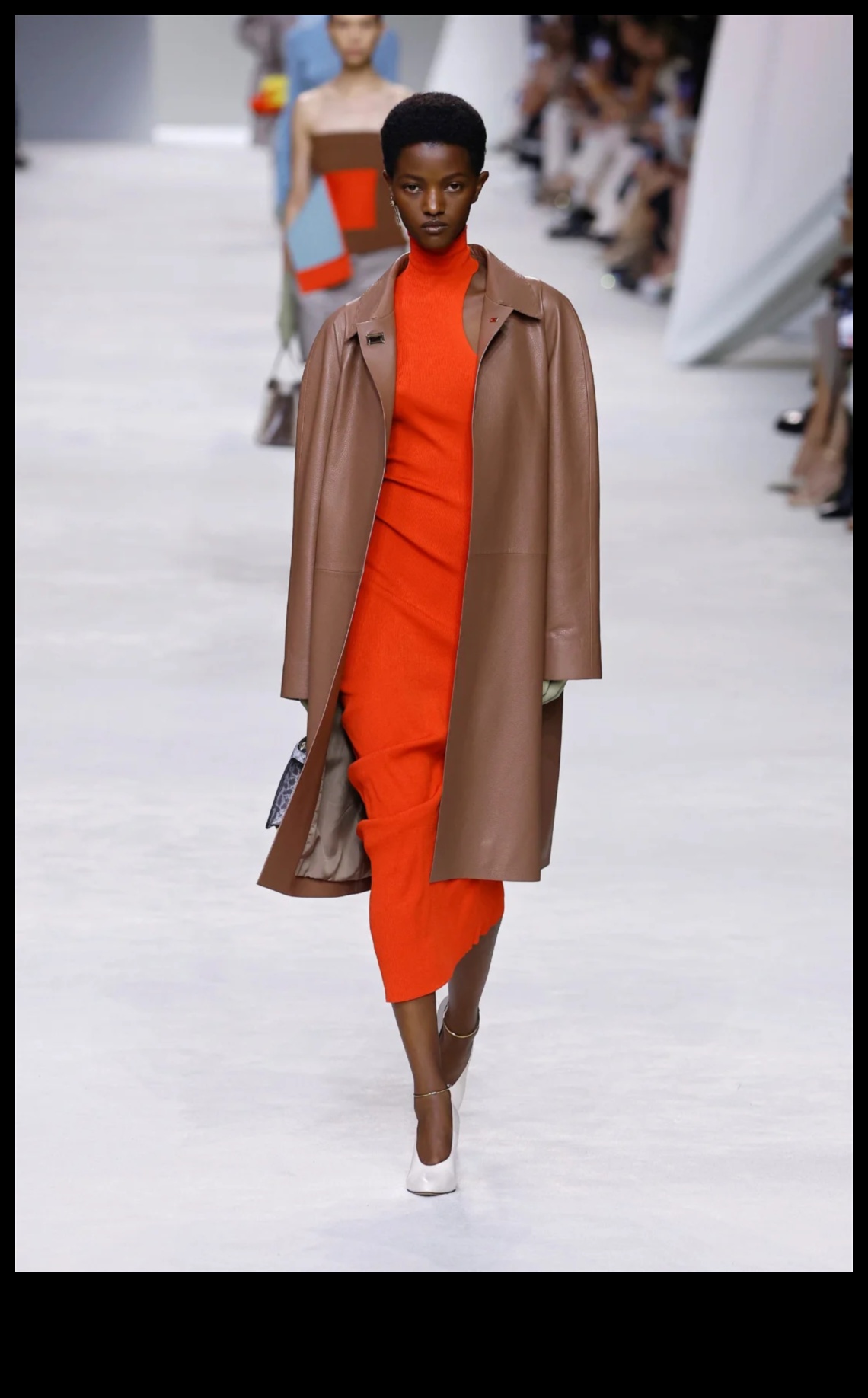 Gatavs uzdzīvojums skrejceļam: tosts par moderno tērpu varenību