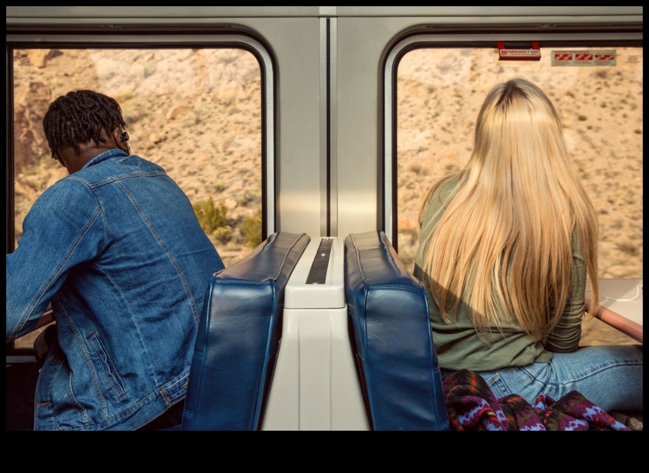 Pilsētas klejotāji: Pilsētas sirdspukstu izpēte sabiedriskajā transportā