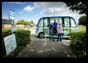 Aiz ietves: izpētiet nelīdzenu reljefu ar autonomiem bezceļniekiem