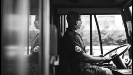 Autobusu pieturas un stāsti: hronikas no sabiedriskā transporta braucējiem