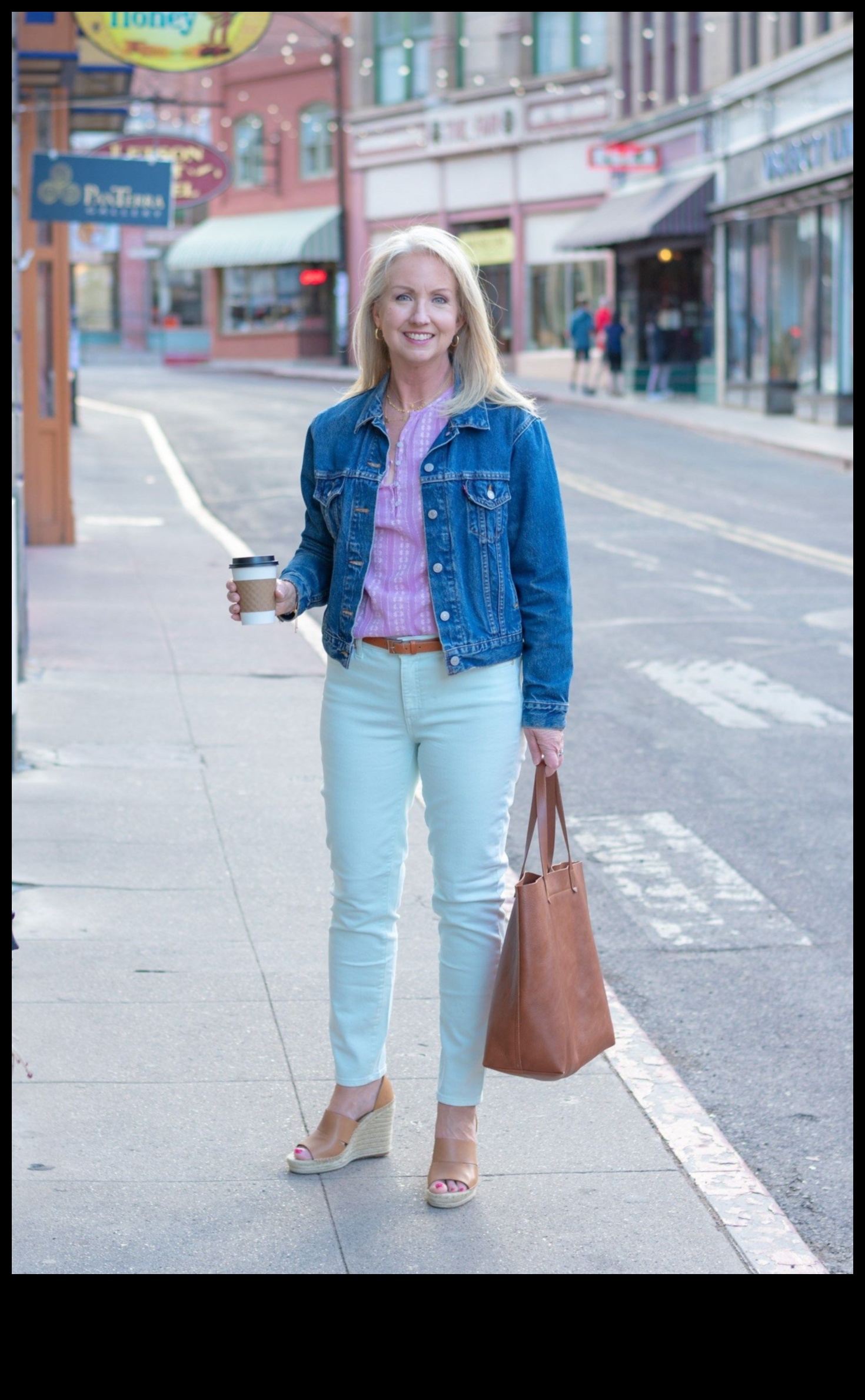 Džinsu sapņi: ikdienišķas un stilīgas tērpu idejas ar jūsu iecienītāko audumu