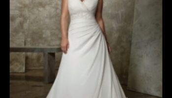 Izbaudiet savas līknes: lielizmēra līgavas skaistums ir atklāts