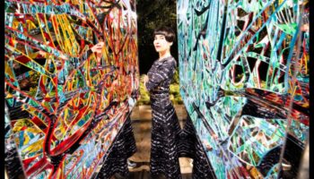 Sociālais tēlnieks: attiecību veidošana digitālās pasaules audeklā