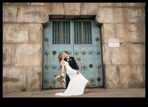 Urban Glam: gludi silueti modernā līgavu elegance